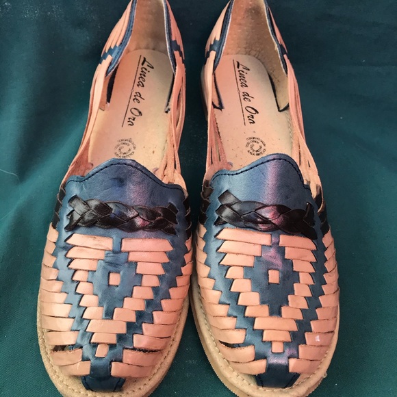 Women’s huaraches - Picture 1 of 3